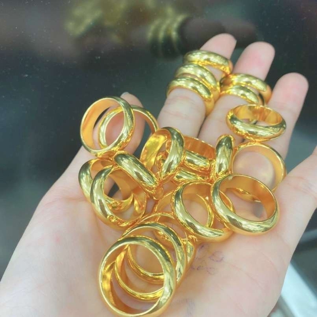 Lên mạng mua vàng, ra tận cửa hàng nhờ kiểm tra, người phụ nữ ở Đà Nẵng mất trắng gần 110 triệu đồng - Ảnh 1.