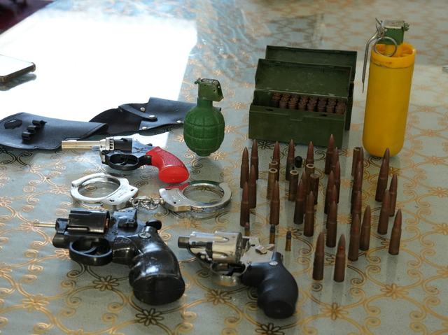 Khám xét khẩn cấp nhà và xe của Lê Nguyễn Nhật Hoài - Ảnh 4.