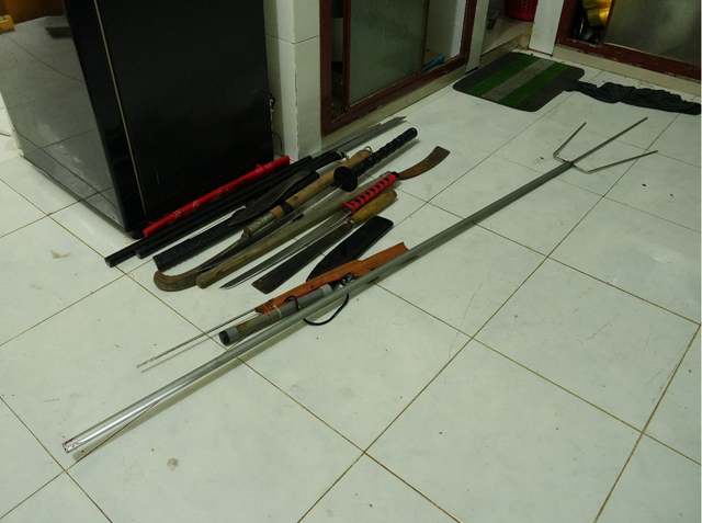 Khám xét khẩn cấp nhà và xe của Lê Nguyễn Nhật Hoài - Ảnh 2.