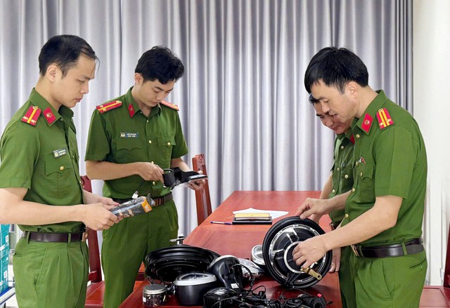 Triệt phá 2 đường dây buôn lậu hàng trăm tỷ đồng, bắt 'bà trùm' Tạ Thị Vân - Ảnh 2.