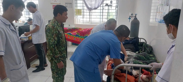 Hiện trường kinh hoàng vụ sạt lở ở Lai Châu làm ít nhất 5 người tử vong - Ảnh 5.