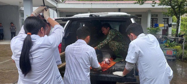 Hiện trường kinh hoàng vụ sạt lở ở Lai Châu làm ít nhất 5 người tử vong - Ảnh 4.
