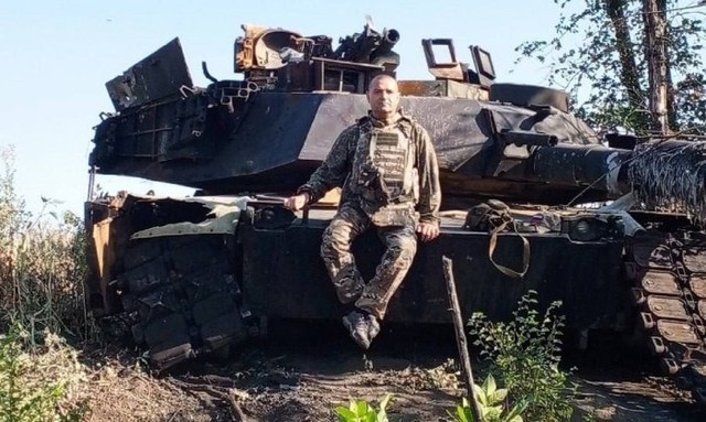 Tên lửa Kornet có khả năng xuyên thủng xe tăng M1A1 Abrams của Mỹ - Ảnh 1.