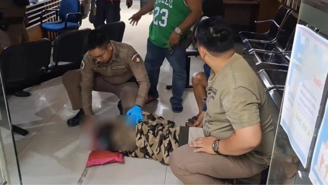 Cô gái bất tỉnh tại đồn cảnh sát khiến bạn trai hoảng loạn  - Ảnh 1.