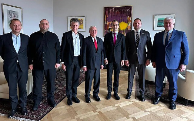 - Ảnh 4. - Ảnh 4.