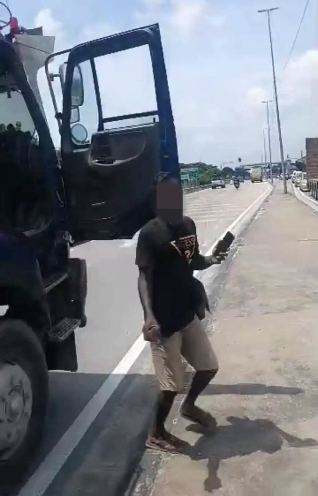 Tài xế xe tải gây tai nạn chết người tại chỗ dừng chờ đèn đỏ - Ảnh 3. Tài xế xe tải gây tai nạn chết người tại chỗ dừng chờ đèn đỏ - Ảnh 3.