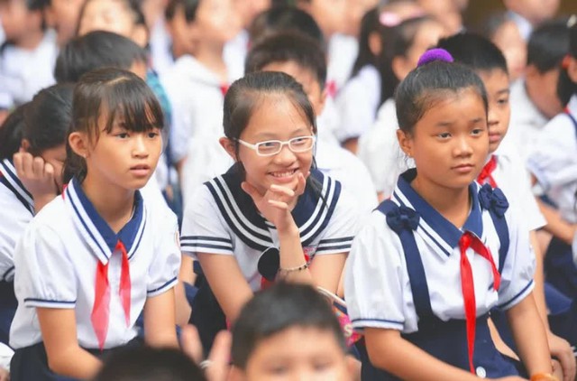 Hàng trăm nghìn bố mẹ hưởng lợi từ 2 cải cách tuyển sinh của TP.HCM - Ảnh 4. Hàng trăm nghìn bố mẹ hưởng lợi từ 2 cải cách tuyển sinh của TP.HCM - Ảnh 4.