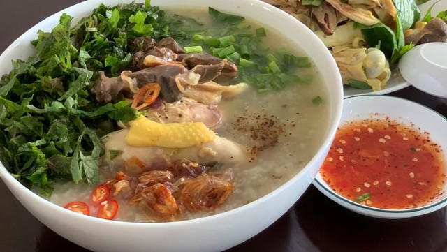 Không phải phở và bún bò Huế, món ăn 50.000 đồng/bát này mới là hương vị Việt lọt top ngon nhất thế giới - Ảnh 2.