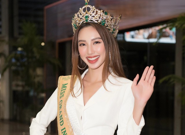 Chân dung Hoa hậu Nguyễn Thúc Thùy Tiên, người vừa bị khởi tố, bắt giam trong vụ kẹo rau củ Kera - Ảnh 4.
