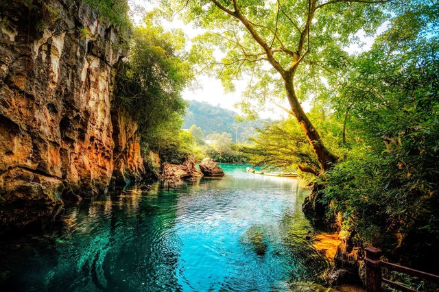 Du khách lần đầu tới tỉnh miền Trung, trầm trồ nhận xét: "Không ngờ lại đẹp như tranh vẽ!"- Ảnh 4.