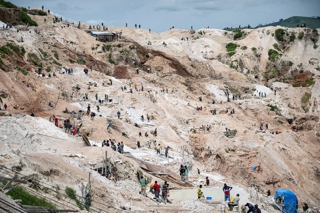 Bên trong 'mỏ vàng đen' coltan Congo nuôi sống thế giới công nghệ - Ảnh 2.