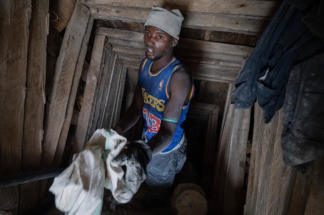 Bên trong 'mỏ vàng đen' coltan Congo nuôi sống thế giới công nghệ - Ảnh 5.