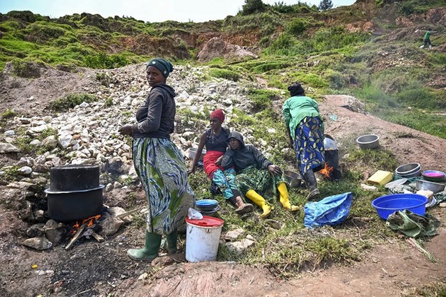 Bên trong 'mỏ vàng đen' coltan Congo nuôi sống thế giới công nghệ - Ảnh 7.