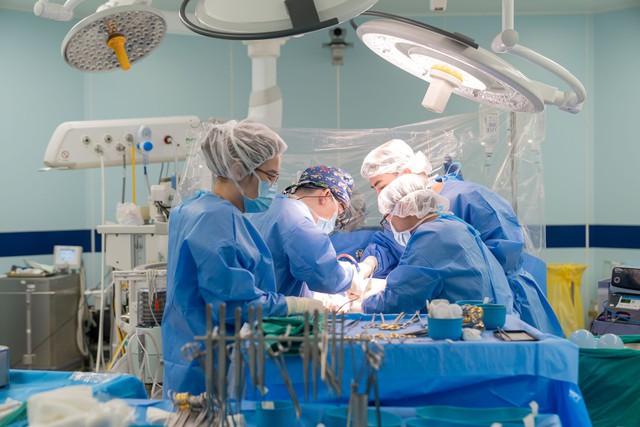 Kỳ tích 10 giờ của Vinmec: Ghép tạng thành công cho bệnh nhi nhỏ tuổi nhất Việt Nam - Ảnh 1.