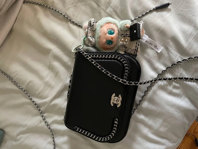 Mặc kệ thương chiến Mỹ - Trung, nữ sinh y khoa chi đến 5,2 triệu mua thứ này để "đầu tư cho cảm xúc" - Ảnh 1.