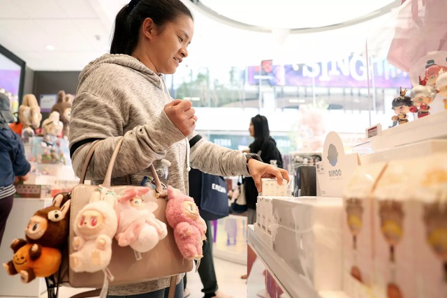 Mặc kệ thương chiến Mỹ - Trung, nữ sinh y khoa chi đến 5,2 triệu mua thứ này để "đầu tư cho cảm xúc" - Ảnh 3.