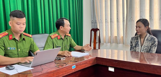 Vụ Nguyễn Thị Kim Hoa giết người t&igrave;nh hơn 16 tuổi ngay tr&ecirc;n giường: Đ&ocirc;̀ng phạm vừa bị bắt là ai? - Ảnh 1.