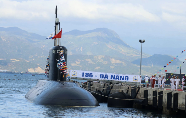 Doanh nghiệp Việt sản xuất nhiên liệu đặc chủng cho máy bay phản lực và tàu ngầm - Ảnh 2.