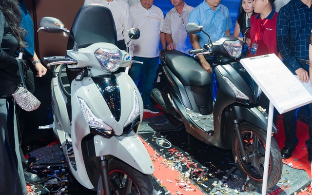Hãng xây nhà máy ở Bình Dương vừa ra mắt khách Việt 2 xe tay ga: Giá dưới 30 triệu, ăn xăng 1,9L/100km - Ảnh 1.