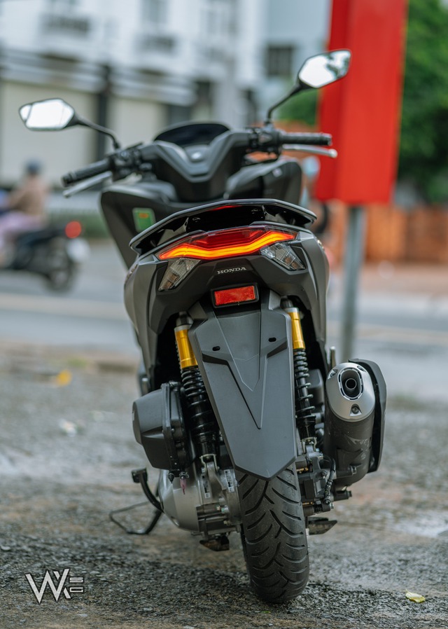 Honda Phi Thuyền 2025 quá 'hot', một lô vừa về giờ còn vài chiếc: Cốp to hơn của SH, ăn xăng 2,2L/100km - Ảnh 9.