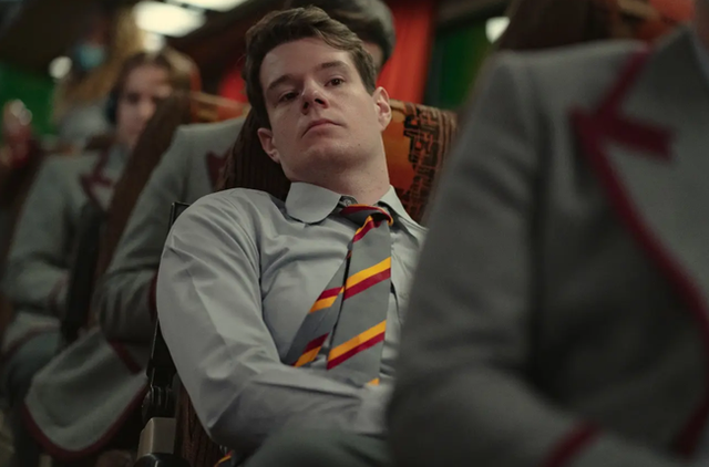 Xem phim Sex Education, t&ocirc;i giật m&igrave;nh nhớ lại tuổi thơ: Nếu &ocirc;ng bố n&agrave;o cũng dạy dỗ theo kiểu n&agrave;y th&igrave; con c&aacute;i mệt mỏi lắm thay! - Ảnh 1.