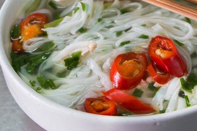 Khách Tây thốt lên: Việt Nam có 1 món ăn ngon bậc nhất, bữa nào chúng tôi ăn cũng được! - Ảnh 3.