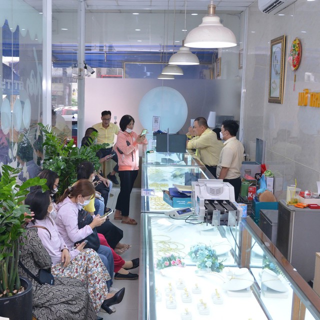 Không đủ tiền mua ô tô, người đàn ông ở Hà Nội “tất tay” 50 chỉ vàng, 2 tháng sau nhận cái kết bất ngờ - Ảnh 3.