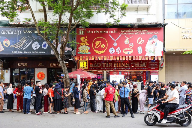 Không đủ tiền mua ô tô, người đàn ông ở Hà Nội “tất tay” 50 chỉ vàng, 2 tháng sau nhận cái kết bất ngờ - Ảnh 2.