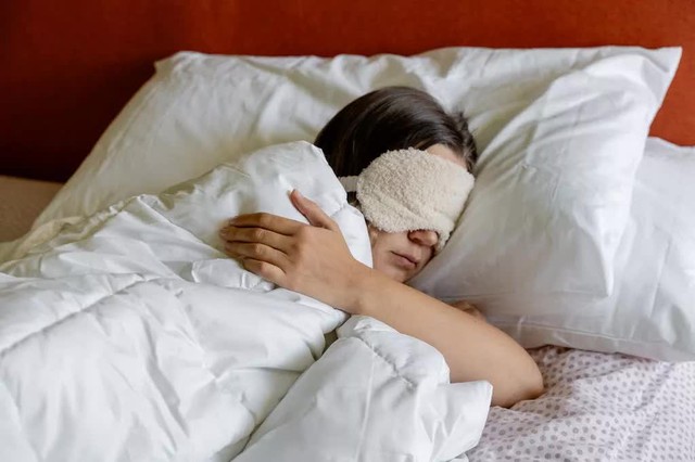 Cảnh báo 2 sai lầm tai hại khi sử dụng gối: Số 1 “dẫn lối” cho đột quỵ, bác sĩ nói nên tránh - Ảnh 1.