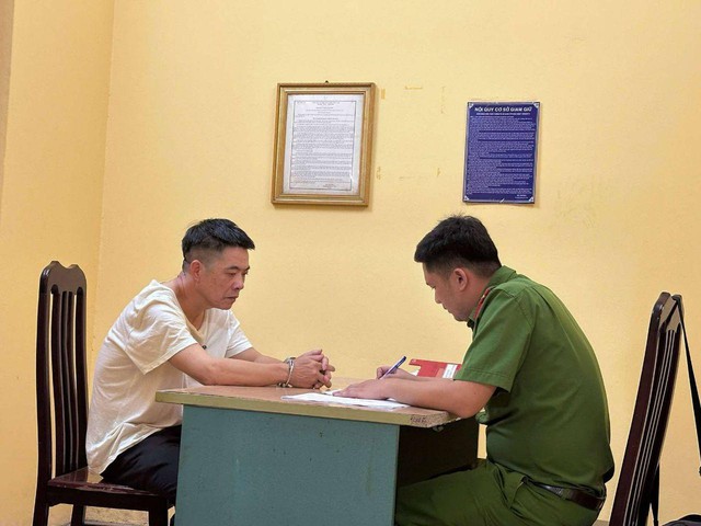 Bắt Chủ tịch và Phó chủ tịch xã ở huyện Thường Tín, Hà Nội - Ảnh 1.