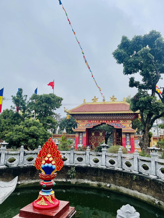 Phát hiện ngôi chùa ngay ở Hà Nội mang vẻ ngoài khác biệt: Du khách nhận xét cảnh như ở nước ngoài - Ảnh 4.