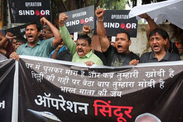 CẬP NHẬT: Nổ lớn, Pakistan phá sở chỉ huy quân Ấn Độ - New Delhi ra lệnh chưa từng có, hàng triệu người hành động - Ảnh 2.