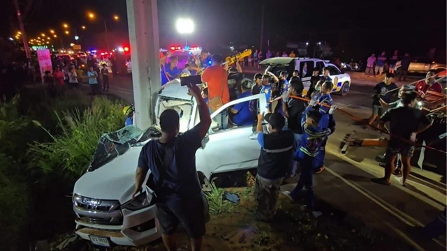 Đi ăn sinh nhật về, gia đình 5 người gặp nạn khiến 3 người tử vong, cứu hộ mở cửa thấy cảnh đau lòng - Ảnh 1.