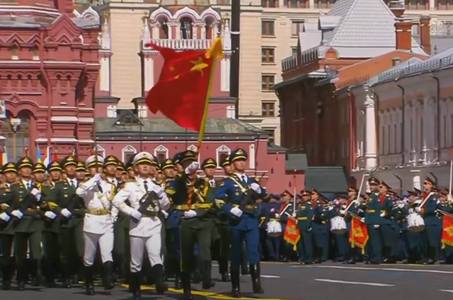 TOÀN CẢNH: Lễ duyệt binh hoành tráng kỷ niệm 80 năm Ngày Chiến thắng phát xít tại Nga - Ảnh 10.
