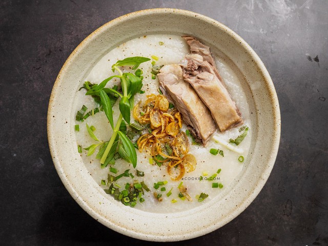 Không phải phở và bún bò Huế, món ăn 30.000 đồng/bát này mới là hương vị Việt lọt top ngon nhất thế giới - Ảnh 1.