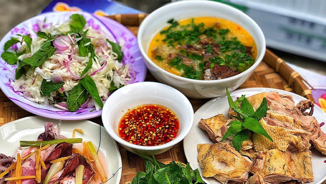 Không phải phở và bún bò Huế, món ăn 30.000 đồng/bát này mới là hương vị Việt lọt top ngon nhất thế giới - Ảnh 4.