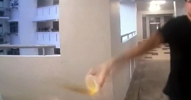 Không đáp lại thư tình của hàng xóm, người phụ nữ ngỡ ngàng với hành động sau đó của đối phương - Ảnh 4.