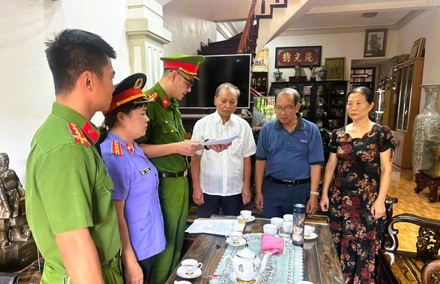 Vì sao cựu Phó Chủ tịch UBND tỉnh Nguyễn Đức Quyền bị khởi tố, khám nhà riêng? - Ảnh 1.