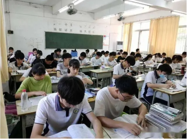 Kỳ lạ phụ huynh Quảng Đông không ai đứng trước cổng trường thi đại học: Liên quan tới 4 bí quyết giáo dục - Ảnh 3.
