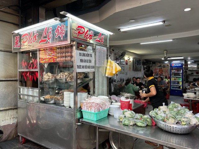 Được Michelin vinh danh, quán phở TP. HCM bất ngờ đóng cửa: Lần thứ 2 nghỉ dài sau hơn 50 năm bán hàng - Ảnh 2.