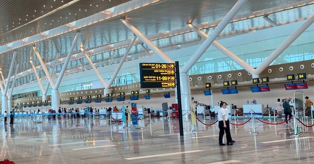 Báo ngoại gọi tên hai sân bay Việt Nam, so sánh với loạt sân bay ASEAN - Ảnh 1.