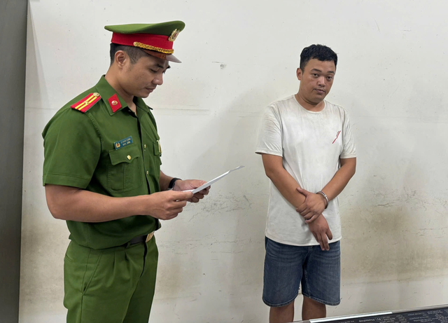 Tài xế "chặt chém" 2 người vùng cao 4,2 triệu đồng thừa nhận nợ nần, thấy nạn nhân dễ quá nên - Ảnh 1.