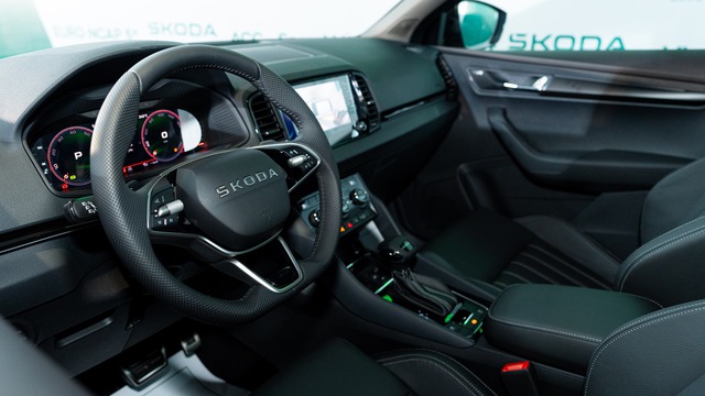 Skoda Karoq 2025 dùng toàn đồ hiệu: Khung gầm Audi, đèn pha chống chói - Ảnh 3.