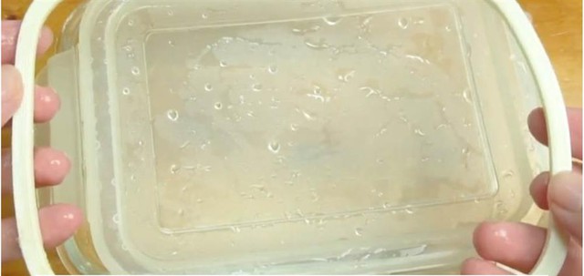 Dùng hộp nhựa, hộp thủy tinh đựng thực phẩm, khi rửa đừng quên bộ phận này: Nhiều người dùng giờ mới biết - Ảnh 1.
