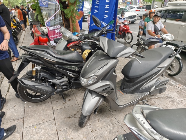 Vừa tới sự kiện, nam thanh niên 'mất' luôn chiếc Wave gắn bó hơn chục năm vào tay VinFast - Ảnh 3.