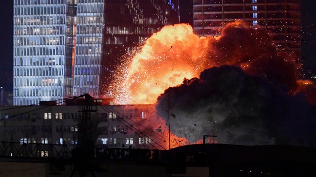 Cập nhật: Mỹ bắn 30 tên lửa Tomahawk, 14 bom xuyên boongke tấn công Iran - Tehran khai hỏa mở màn phản ứng - Ảnh 4.