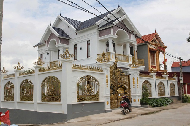 Khám xét nơi ở của "trùm cuối" Phan Đình Thịnh và Lê Thị Trà trong dây lừa đảo 2.000 tỷ  - Ảnh 2.