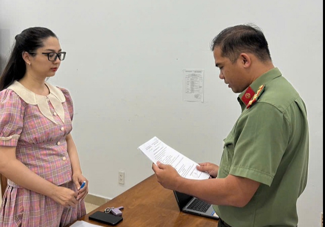 Tạm hoãn xuất cảnh đối với - Ảnh 1.