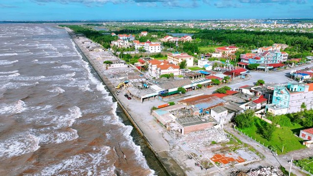 Loạt khách sạn bỏ hoang tại bãi biển nổi tiếng bậc nhất miền Bắc, du khách nhận xét: Tiếc thay một thời! - Ảnh 6.