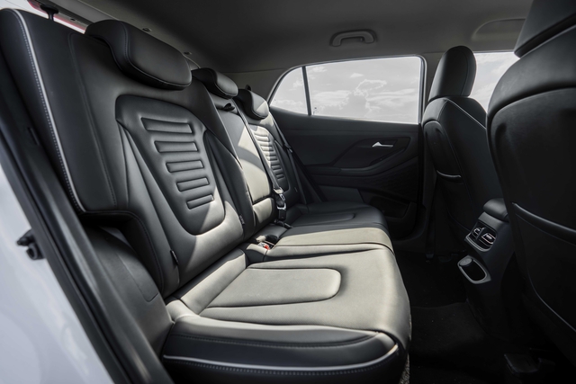 Nhà máy làm 180.000 xe/năm của Hyundai 'ra lò' xe mới: Hơn 20 tính năng an toàn, giá từ 600 triệu - Ảnh 8. Nhà máy làm 180.000 xe/năm của Hyundai 'ra lò' xe mới: Hơn 20 tính năng an toàn, giá từ 600 triệu - Ảnh 8.